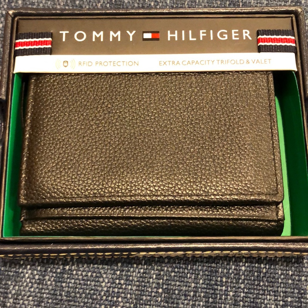 Tommy Hilfiger black leather trifold wallet
